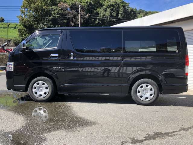 Toyota Hiace Van 9