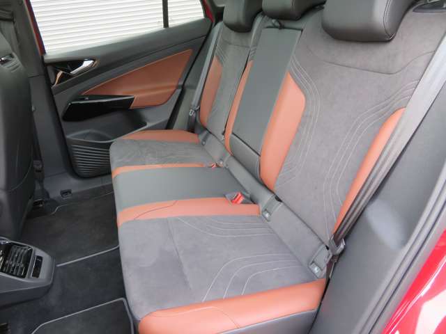Volkswagen ID.4 8