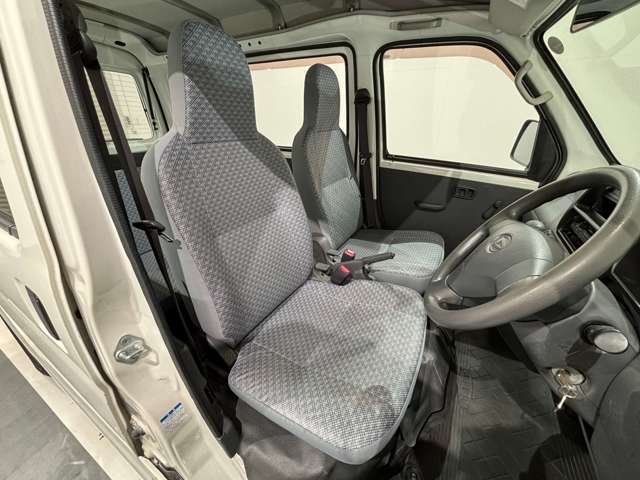 Daihatsu Hijet Cargo 11