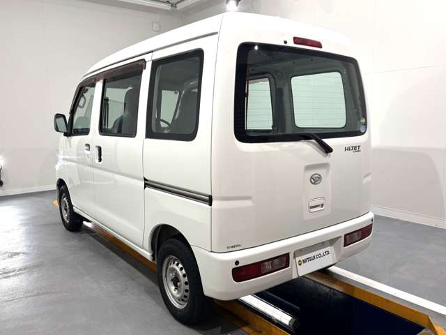 Daihatsu Hijet Cargo 6