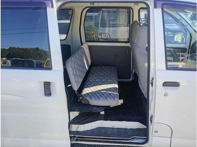 Daihatsu Hijet Cargo 11