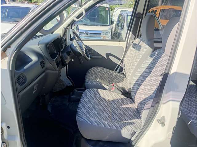 Daihatsu Hijet Cargo 12