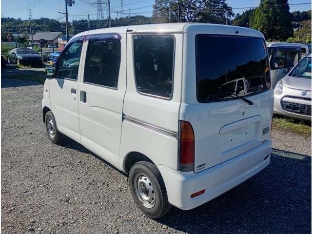 Daihatsu Hijet Cargo 6
