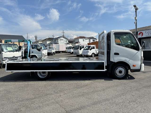 Hino Dutro 12