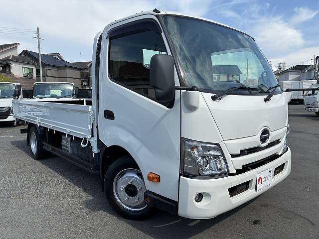 Hino Dutro 3