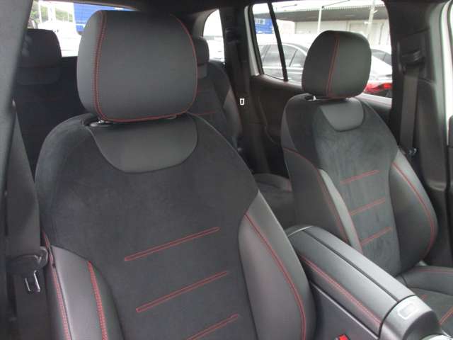 Mercedes-Benz GLB 12