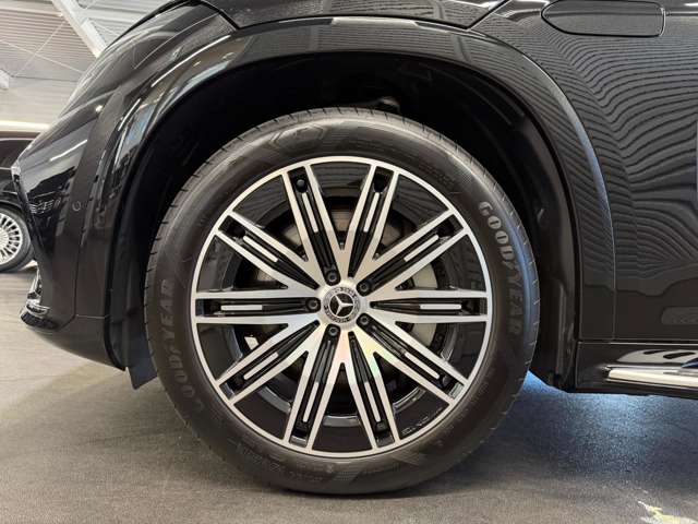 Mercedes-Benz EQS SUV 12