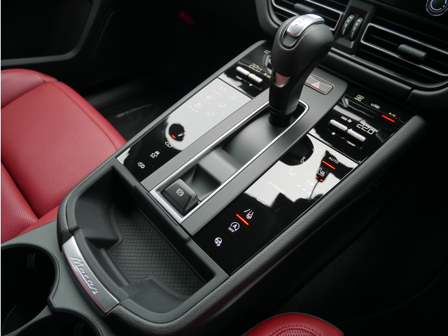 Porsche Macan 8