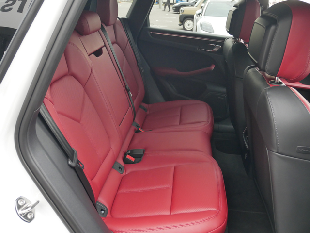 Porsche Macan 9