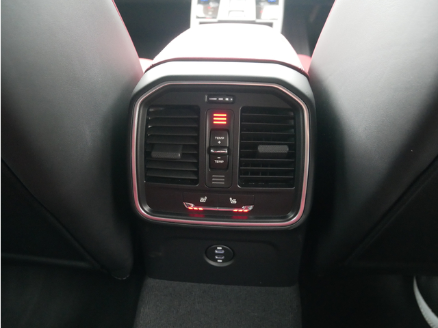 Porsche Macan 10