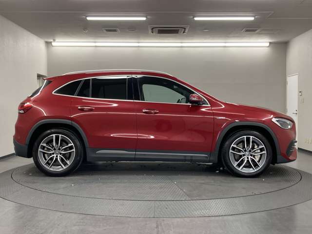 Mercedes-Benz GLA-Class 11