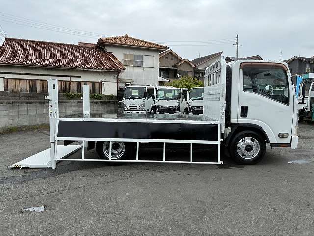 Isuzu Elf 12