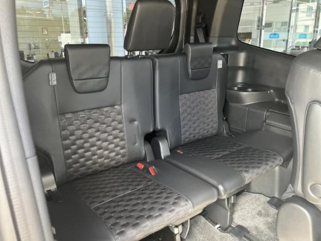 Toyota Voxy 8
