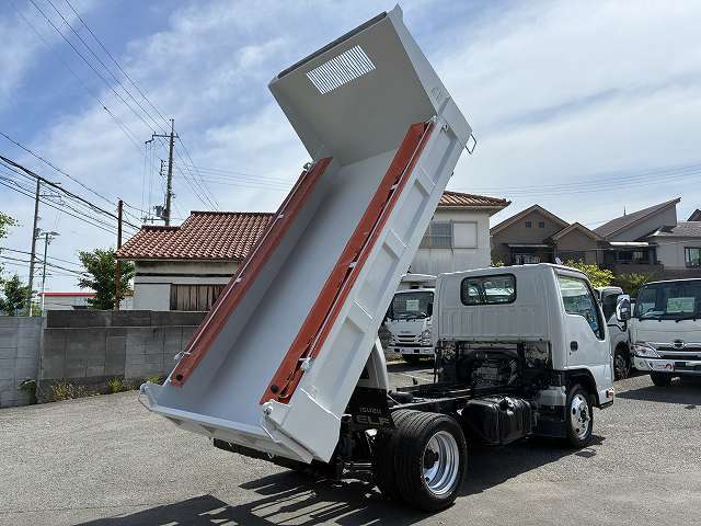 Isuzu Elf 6