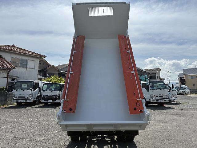Isuzu Elf 7