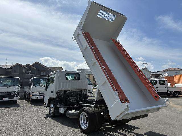 Isuzu Elf 8