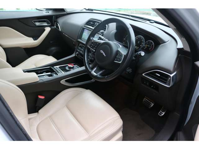 Jaguar F-Pace 2