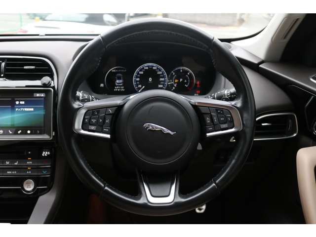 Jaguar F-Pace 9
