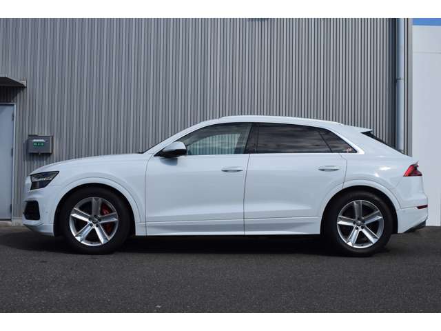 Audi Q8 4