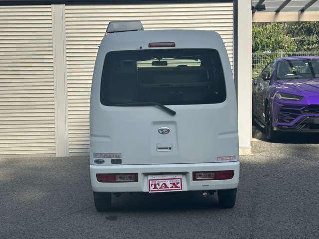 Daihatsu Hijet Cargo 5