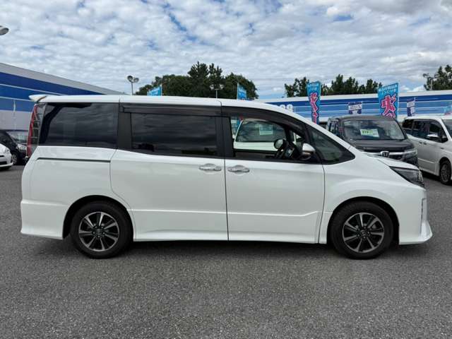 Toyota Noah 7
