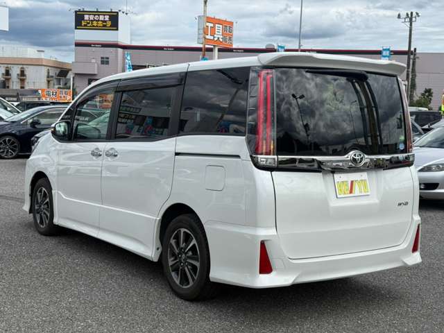 Toyota Noah 9