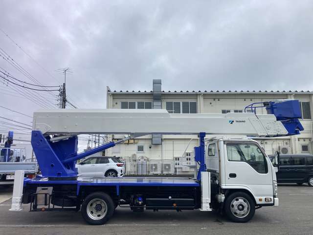 Isuzu Elf 9