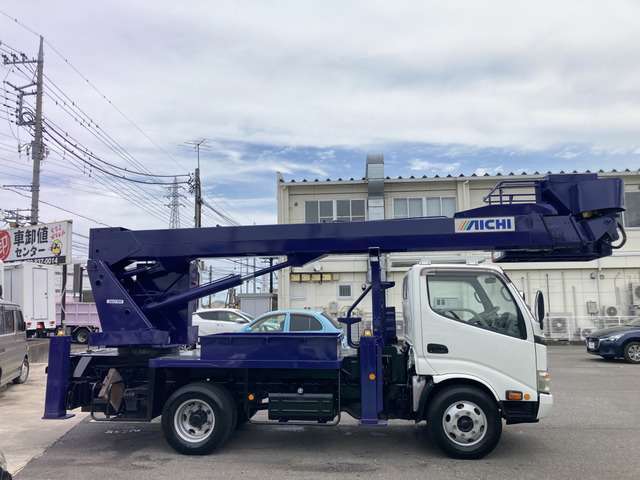 Hino Dutro 9