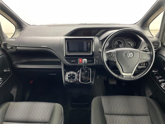 Toyota Voxy 5