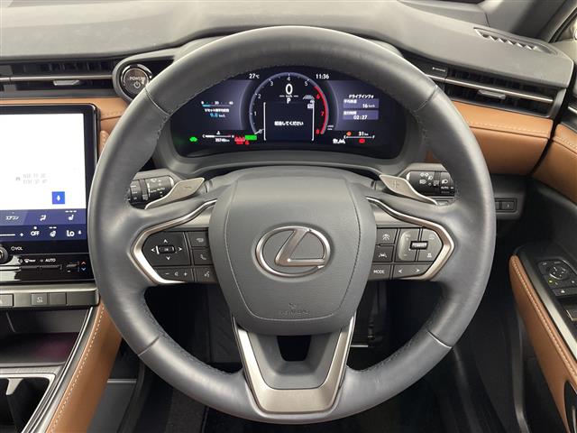 Lexus LBX 11