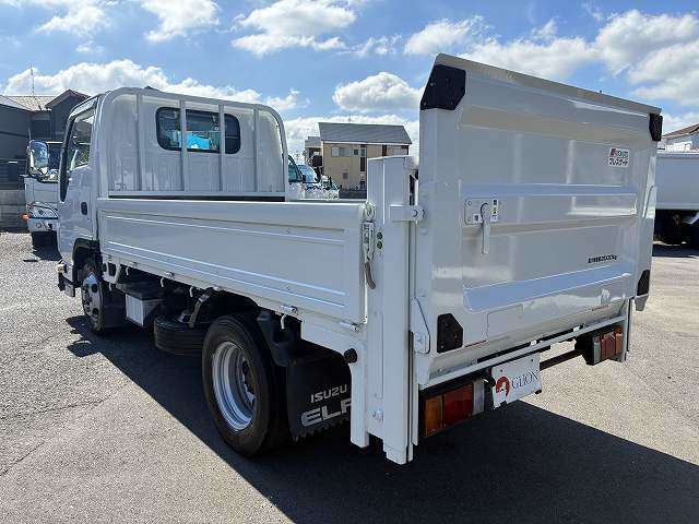Isuzu Elf 8