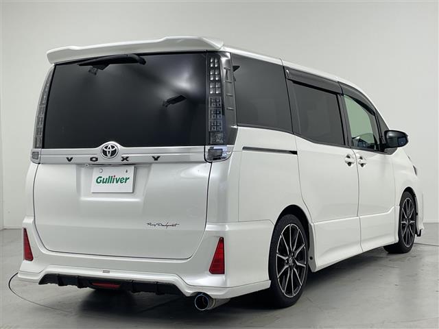 Toyota Voxy 7