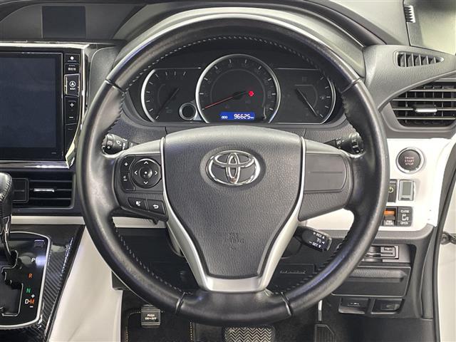 Toyota Voxy 9