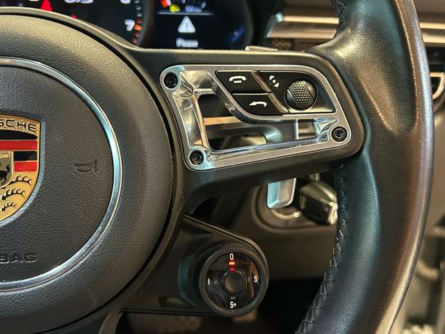 Porsche Macan 11