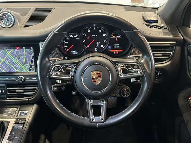 Porsche Macan 8