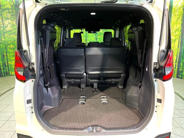Toyota Noah 12