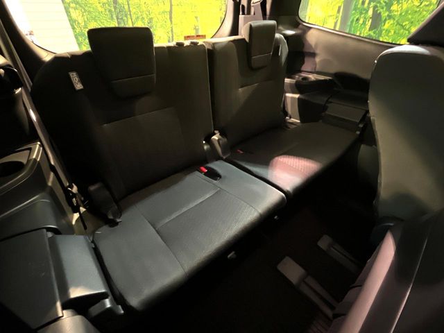 Toyota Noah 10