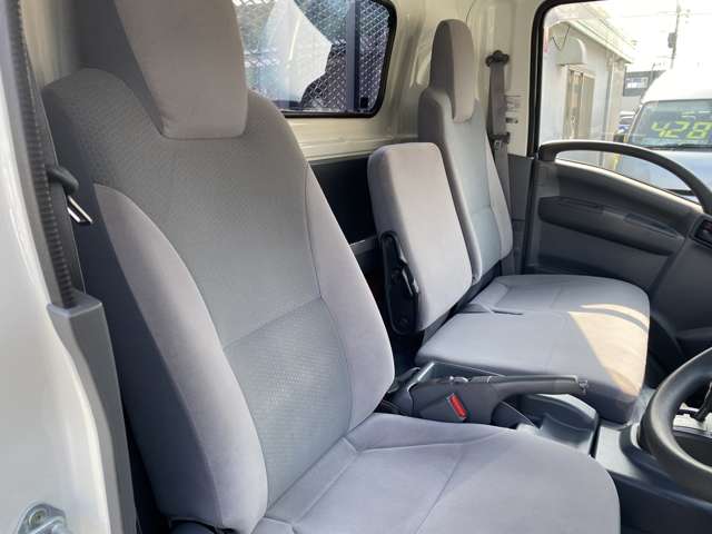 Isuzu Elf 10