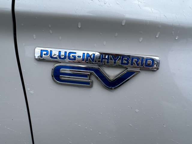 Mitsubishi Outlander PHEV 10