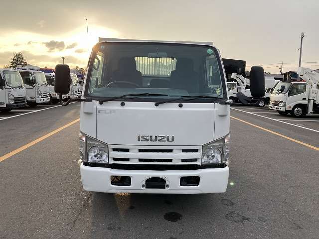Isuzu Elf 11