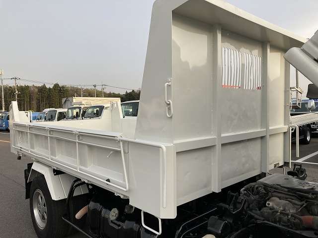 Isuzu Elf 3