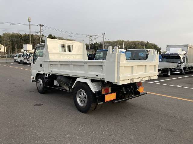 Isuzu Elf 7