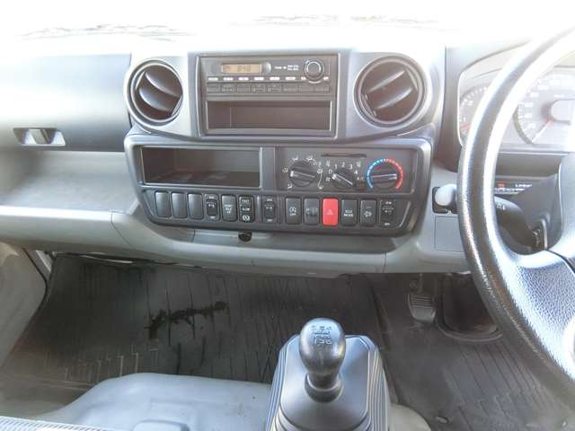 Hino Dutro 11