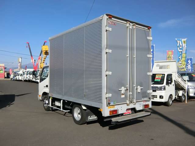 Hino Dutro 4