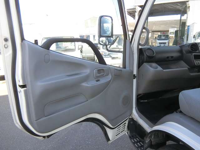 Hino Dutro 9