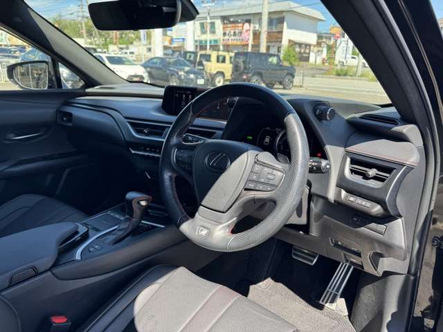 Lexus UX 7