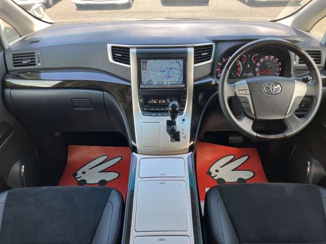 Toyota Vellfire 4