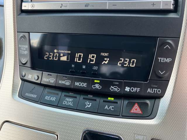 Toyota Vellfire 8