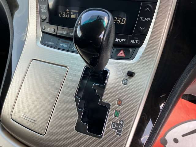 Toyota Vellfire 9