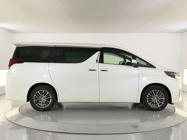 Toyota Alphard 11
